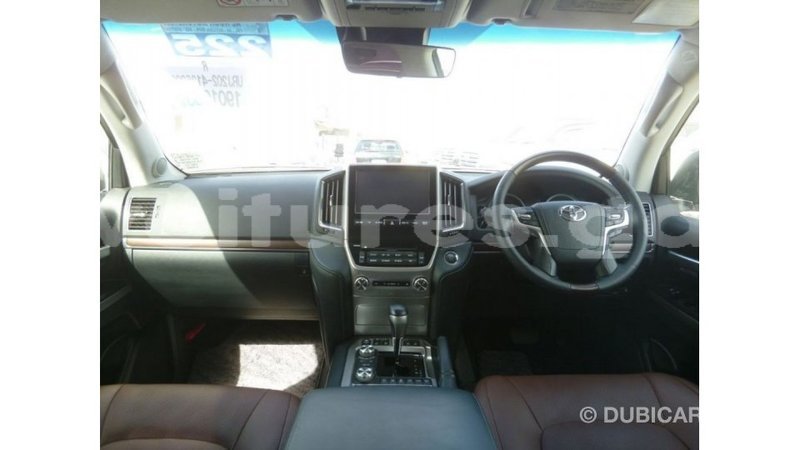 Big with watermark toyota land cruiser estuaire import dubai 5491