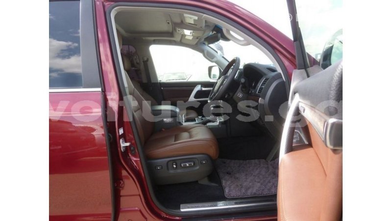 Big with watermark toyota land cruiser estuary import dubai 5491