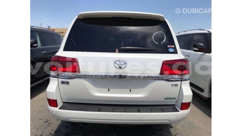 Big with watermark toyota land cruiser estuary import dubai 5493