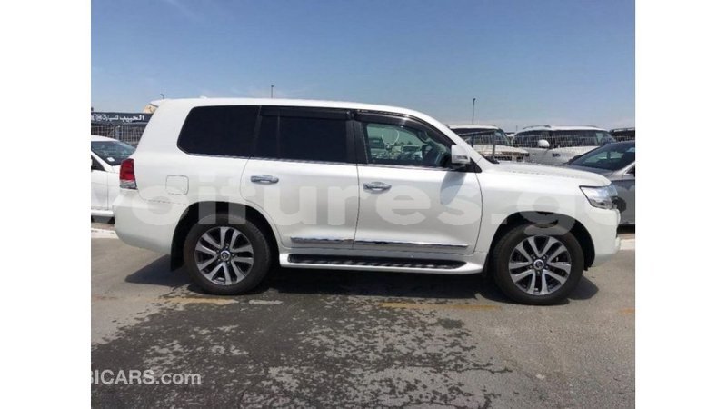 Big with watermark toyota land cruiser estuaire import dubai 5493