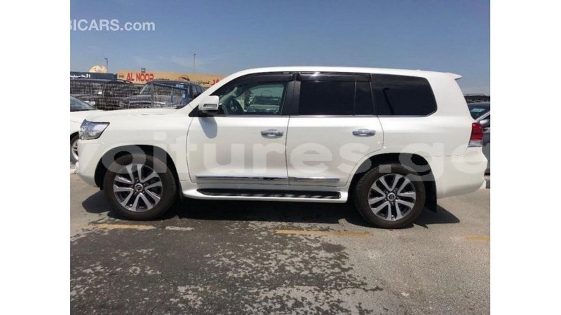 Big with watermark toyota land cruiser estuary import dubai 5493