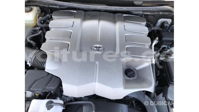 Big with watermark toyota land cruiser estuaire import dubai 5493