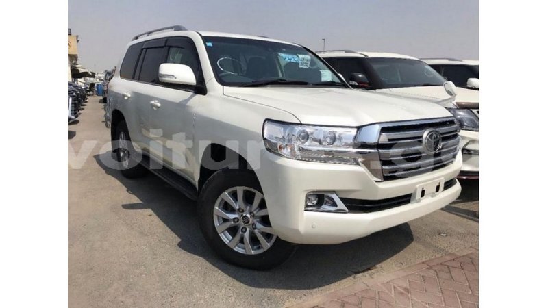 Big with watermark toyota land cruiser estuary import dubai 5494