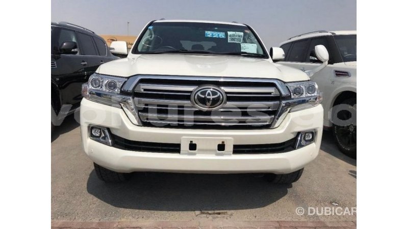 Big with watermark toyota land cruiser estuary import dubai 5494