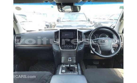Buy Import Toyota Land Cruiser White Car in Import - Dubai in Estuary Buy Import Toyota Land Cruiser White Car in Import - Dubai in Estuary