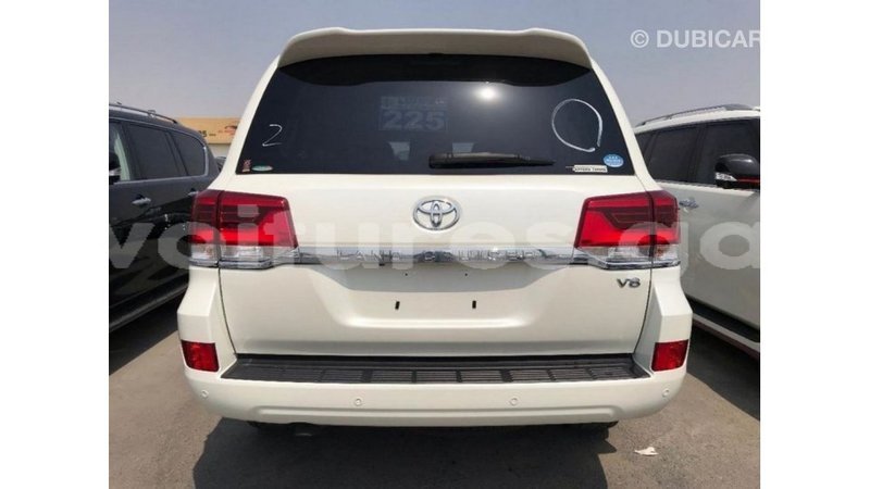 Big with watermark toyota land cruiser estuary import dubai 5494