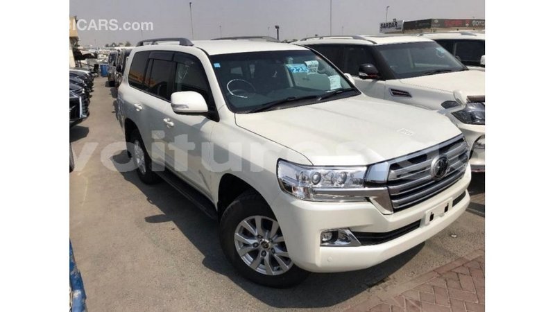 Big with watermark toyota land cruiser estuary import dubai 5494