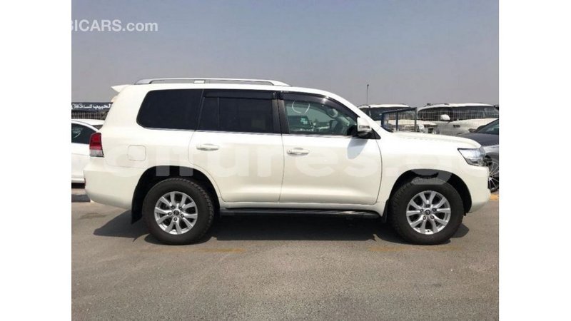 Big with watermark toyota land cruiser estuaire import dubai 5494