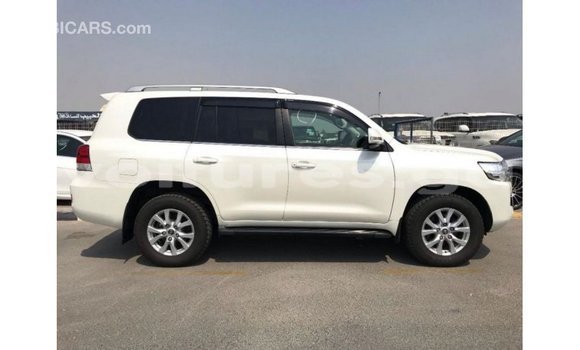 Buy Import Toyota Land Cruiser White Car in Import - Dubai in Estuary Buy Import Toyota Land Cruiser White Car in Import - Dubai in Estuary