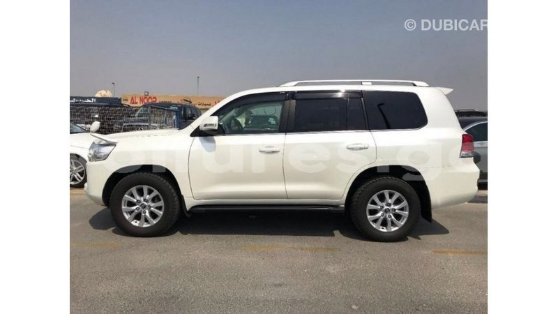 Big with watermark toyota land cruiser estuary import dubai 5494