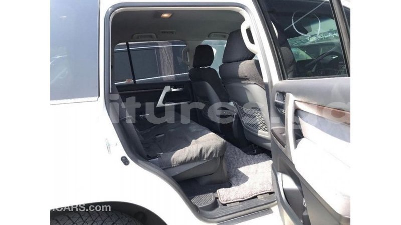 Big with watermark toyota land cruiser estuaire import dubai 5494