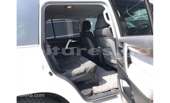 Buy Import Toyota Land Cruiser White Car in Import - Dubai in Estuary Buy Import Toyota Land Cruiser White Car in Import - Dubai in Estuary