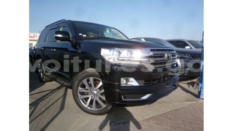 Big with watermark toyota land cruiser estuary import dubai 5495