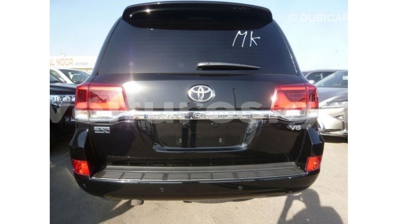 Big with watermark toyota land cruiser estuary import dubai 5495