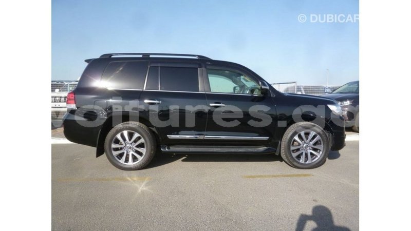 Big with watermark toyota land cruiser estuaire import dubai 5495