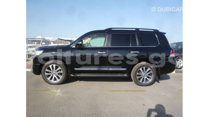 Big with watermark toyota land cruiser estuary import dubai 5495