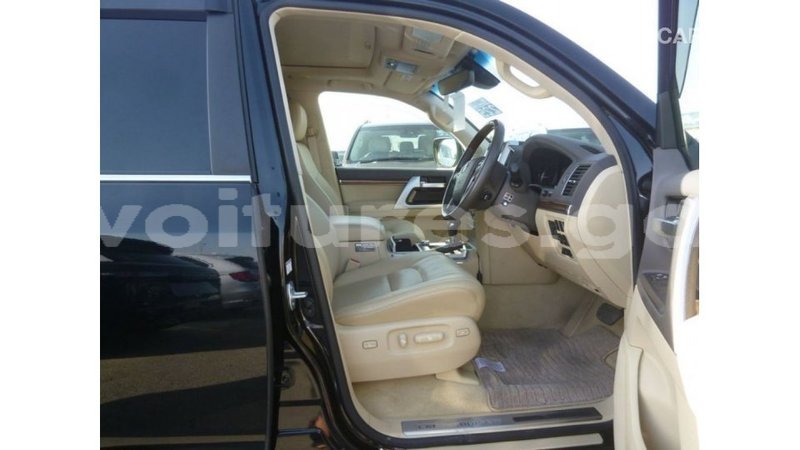 Big with watermark toyota land cruiser estuary import dubai 5495