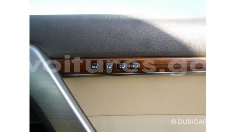 Big with watermark toyota land cruiser estuary import dubai 5495