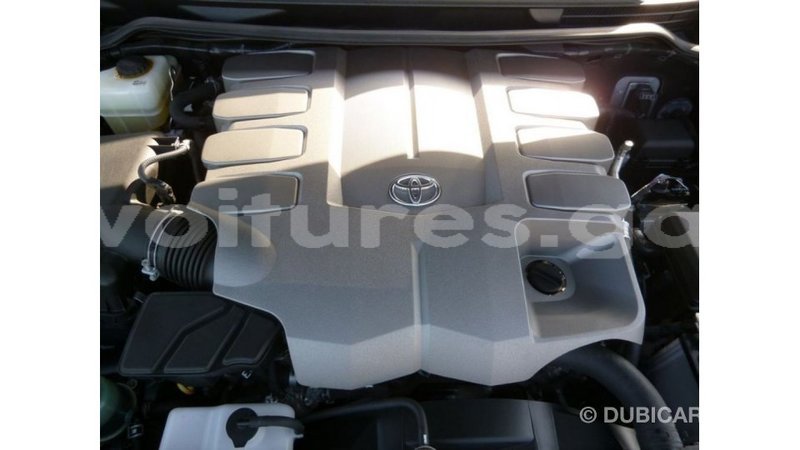 Big with watermark toyota land cruiser estuaire import dubai 5495