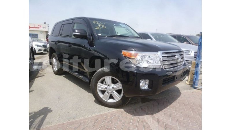 Big with watermark toyota land cruiser estuary import dubai 5496