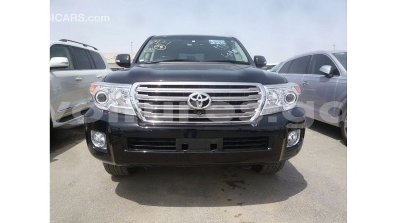 Big with watermark toyota land cruiser estuary import dubai 5496