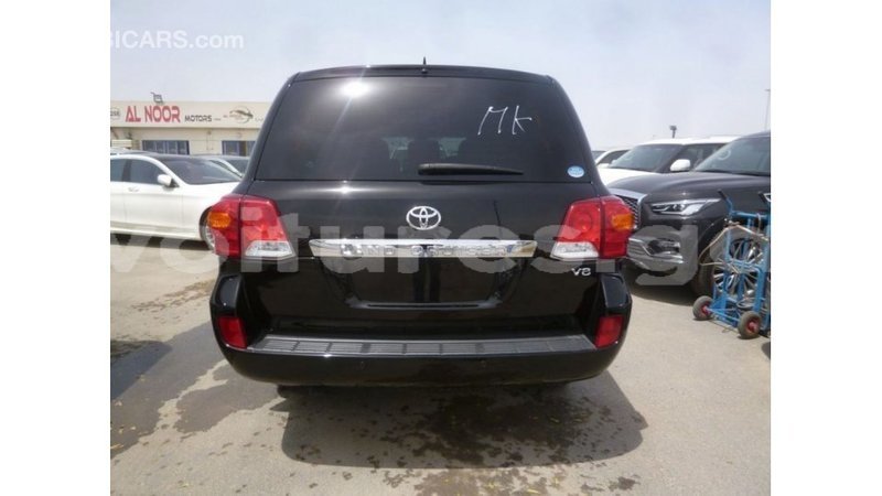 Big with watermark toyota land cruiser estuary import dubai 5496