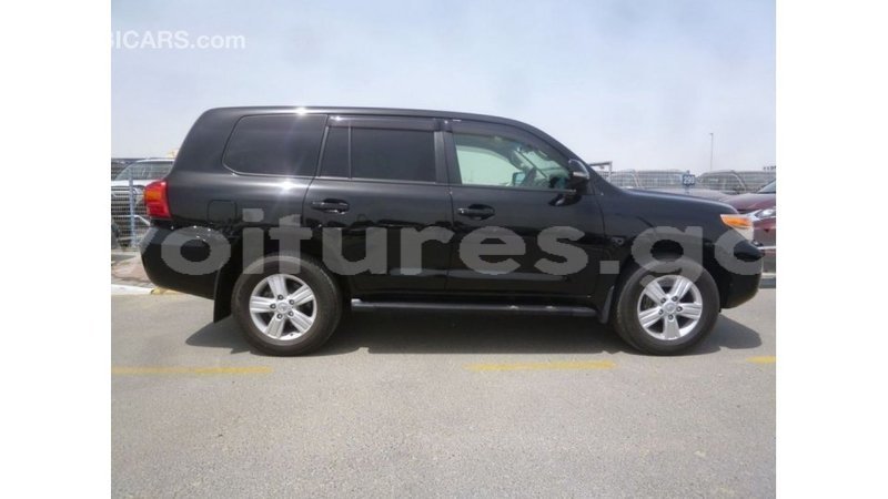 Big with watermark toyota land cruiser estuary import dubai 5496