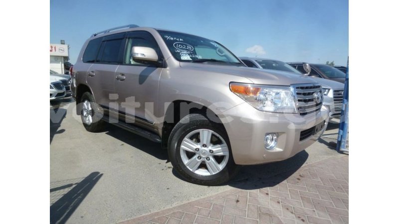 Big with watermark toyota land cruiser estuaire import dubai 5497