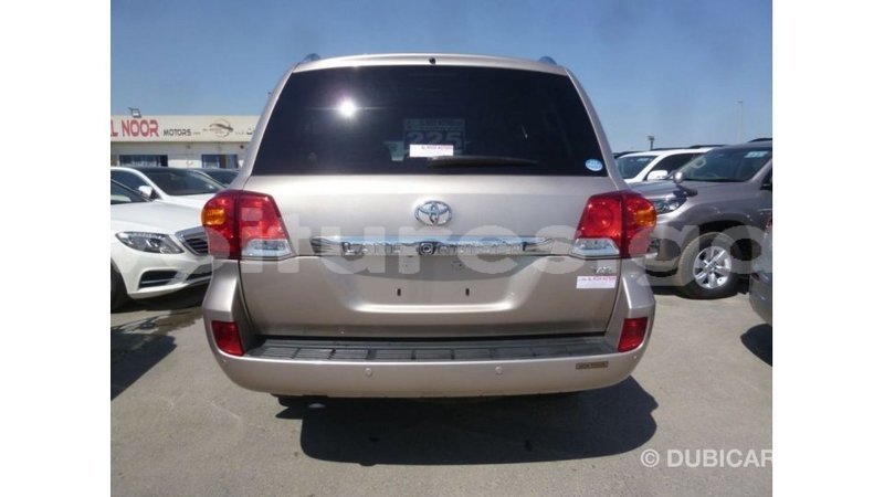 Big with watermark toyota land cruiser estuary import dubai 5497