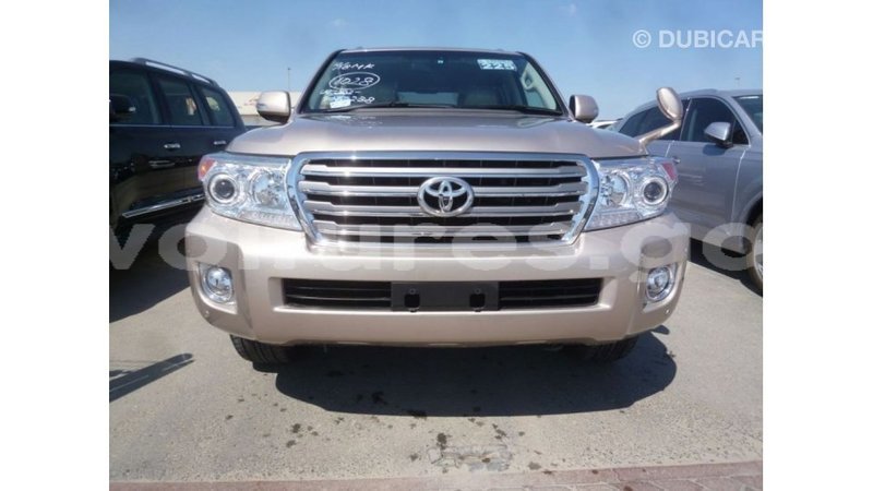 Big with watermark toyota land cruiser estuaire import dubai 5497