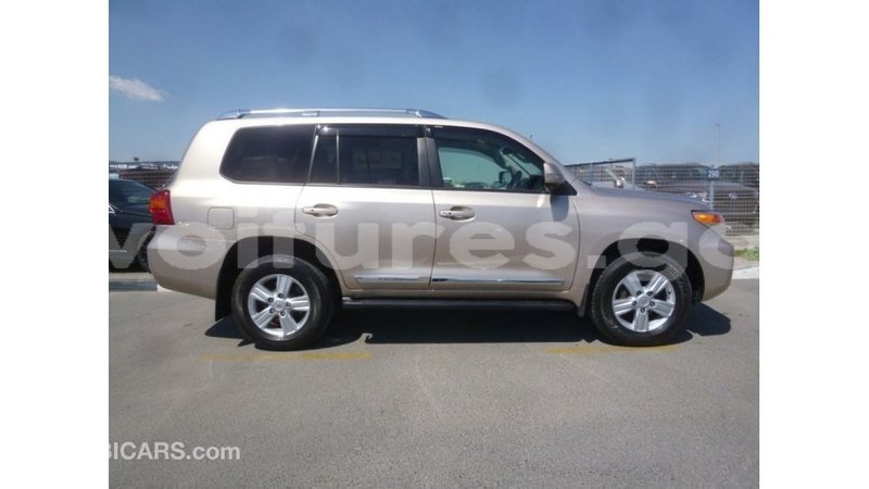 Big with watermark toyota land cruiser estuary import dubai 5497