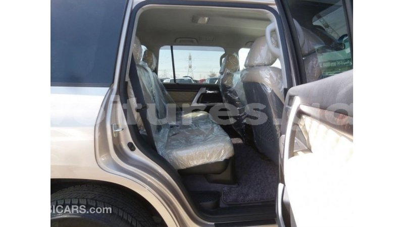 Big with watermark toyota land cruiser estuary import dubai 5497