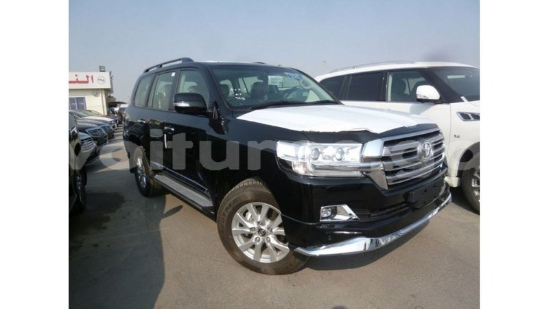 Big with watermark toyota land cruiser estuary import dubai 5498