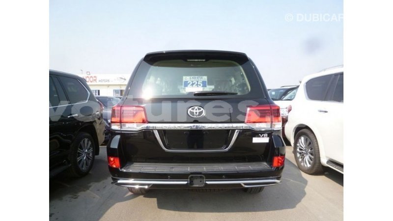 Big with watermark toyota land cruiser estuary import dubai 5498