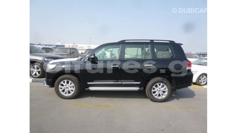 Big with watermark toyota land cruiser estuary import dubai 5498