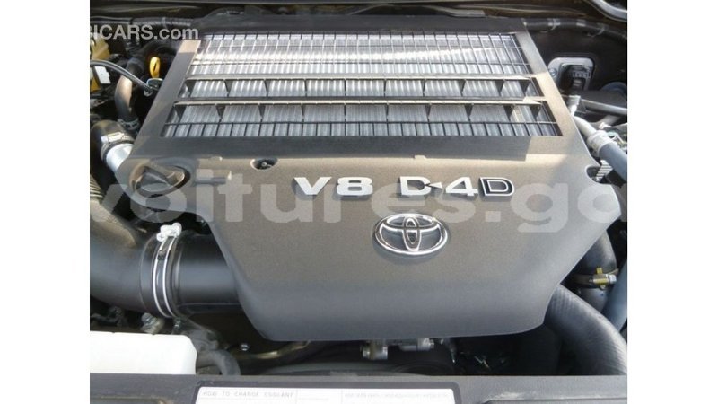 Big with watermark toyota land cruiser estuary import dubai 5498