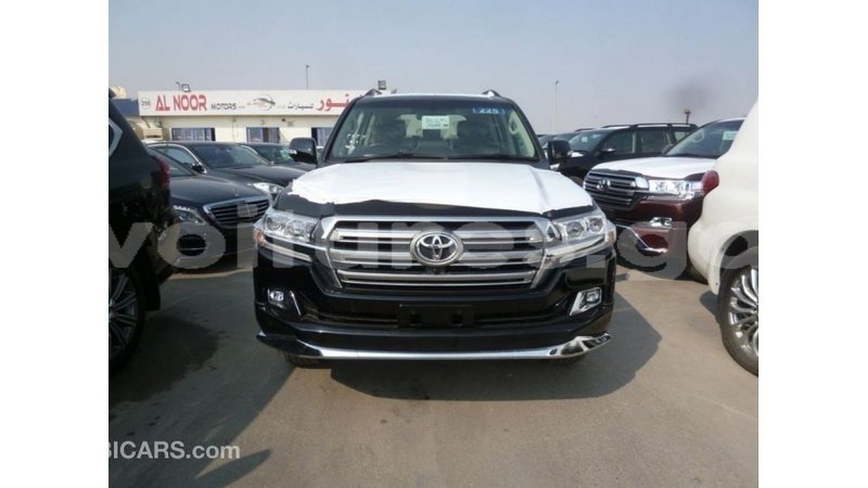 Big with watermark toyota land cruiser estuaire import dubai 5499