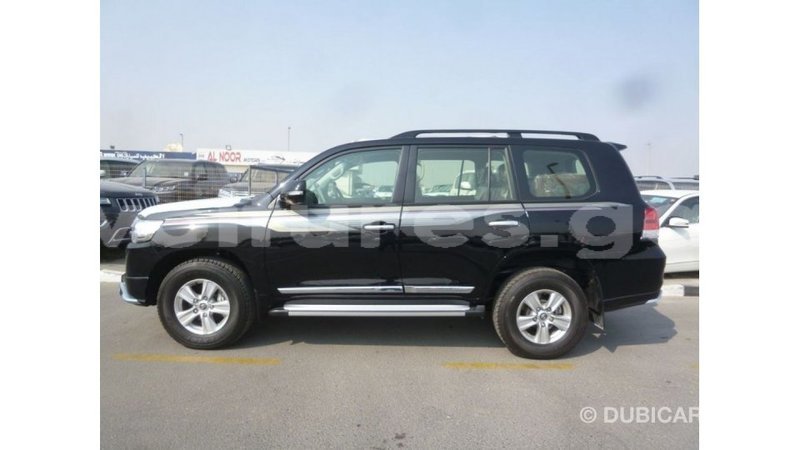 Big with watermark toyota land cruiser estuary import dubai 5499