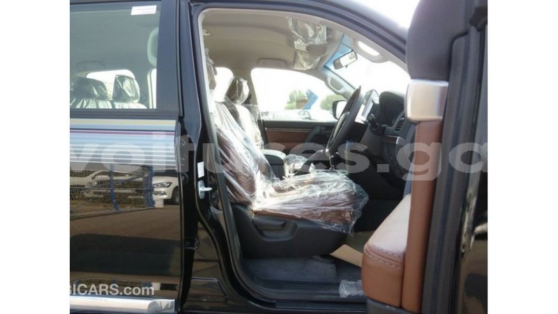 Big with watermark toyota land cruiser estuaire import dubai 5499