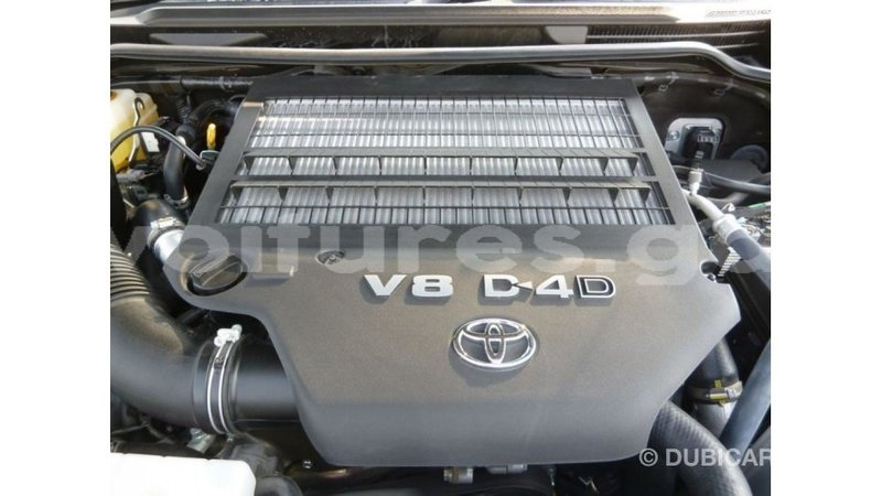 Big with watermark toyota land cruiser estuary import dubai 5499