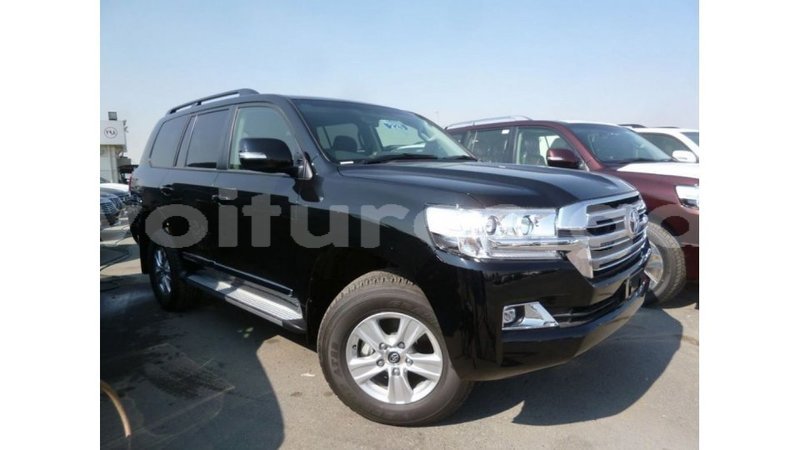 Big with watermark toyota land cruiser estuary import dubai 5500