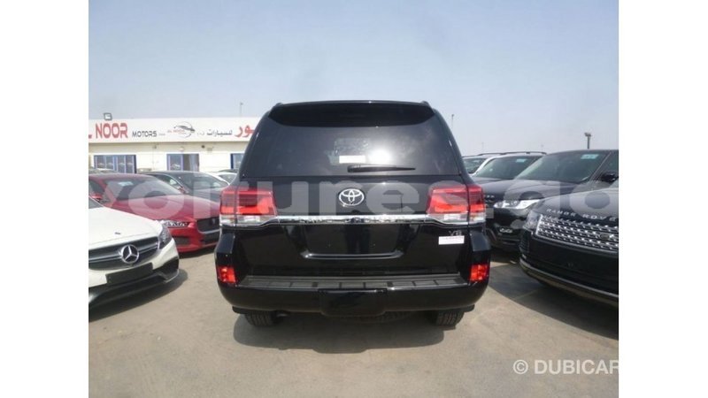 Big with watermark toyota land cruiser estuary import dubai 5500