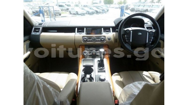 Big with watermark land rover range rover estuary import dubai 5501