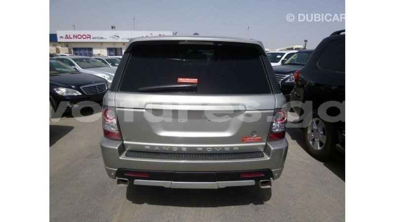 Big with watermark land rover range rover estuary import dubai 5501