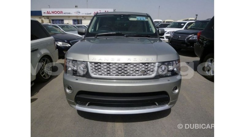 Big with watermark land rover range rover estuary import dubai 5501