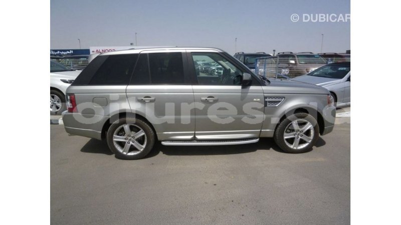 Big with watermark land rover range rover estuary import dubai 5501