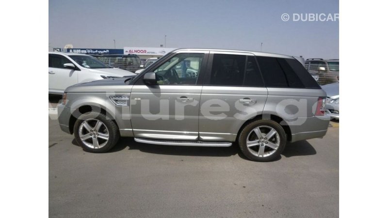 Big with watermark land rover range rover estuary import dubai 5501