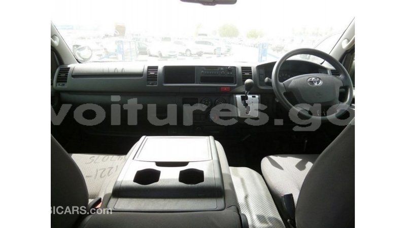 Big with watermark toyota hiace estuary import dubai 5503