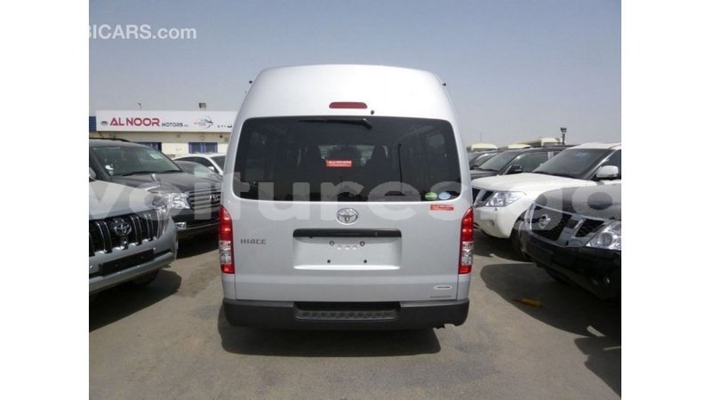 Big with watermark toyota hiace estuary import dubai 5503