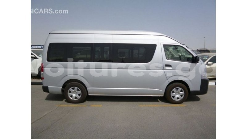 Big with watermark toyota hiace estuary import dubai 5503